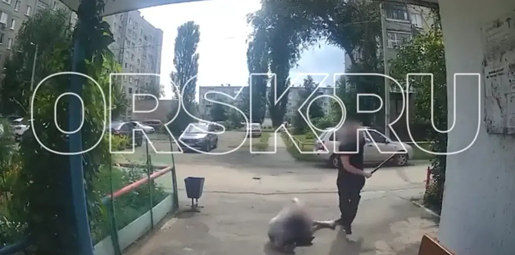 В Орске охранник местной Пятерочки избил двух подростков металлической трубой