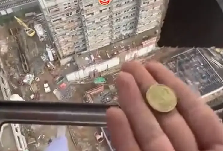Когда крановщице нечем заняться на работе