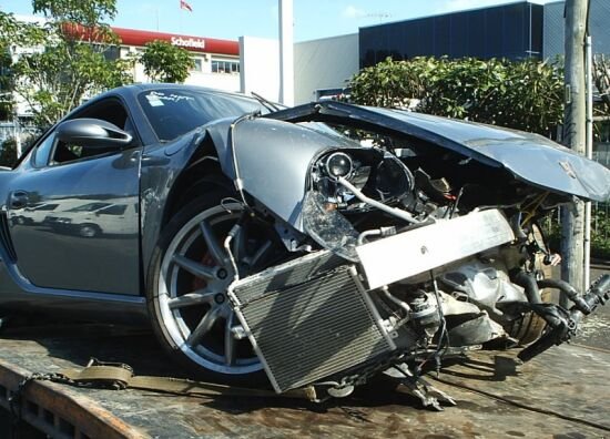 Сломанный Порше 911